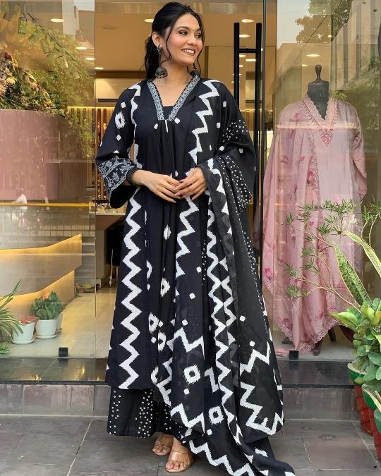 Kapda Wholesale Dhruvi 264 Rayon Fancy Kurti Bottom With Dupatta Branded Kurti manufacturers in Surat