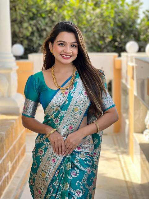 Banarasi-6 High-quality sarees for boutique in India