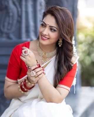 GC new soft cotton white Mumbai saree market online