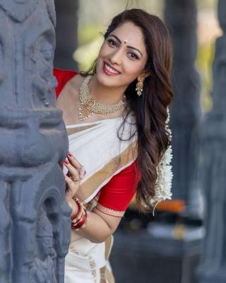 GC new soft cotton white Mumbai saree market online