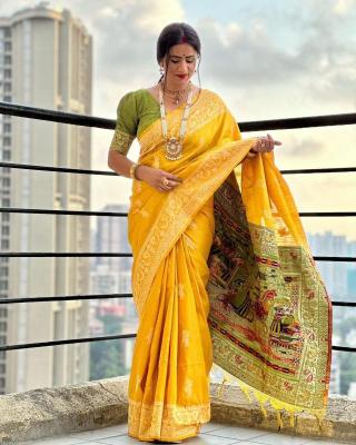Akshara contrast woven pallu Saree distributor in India